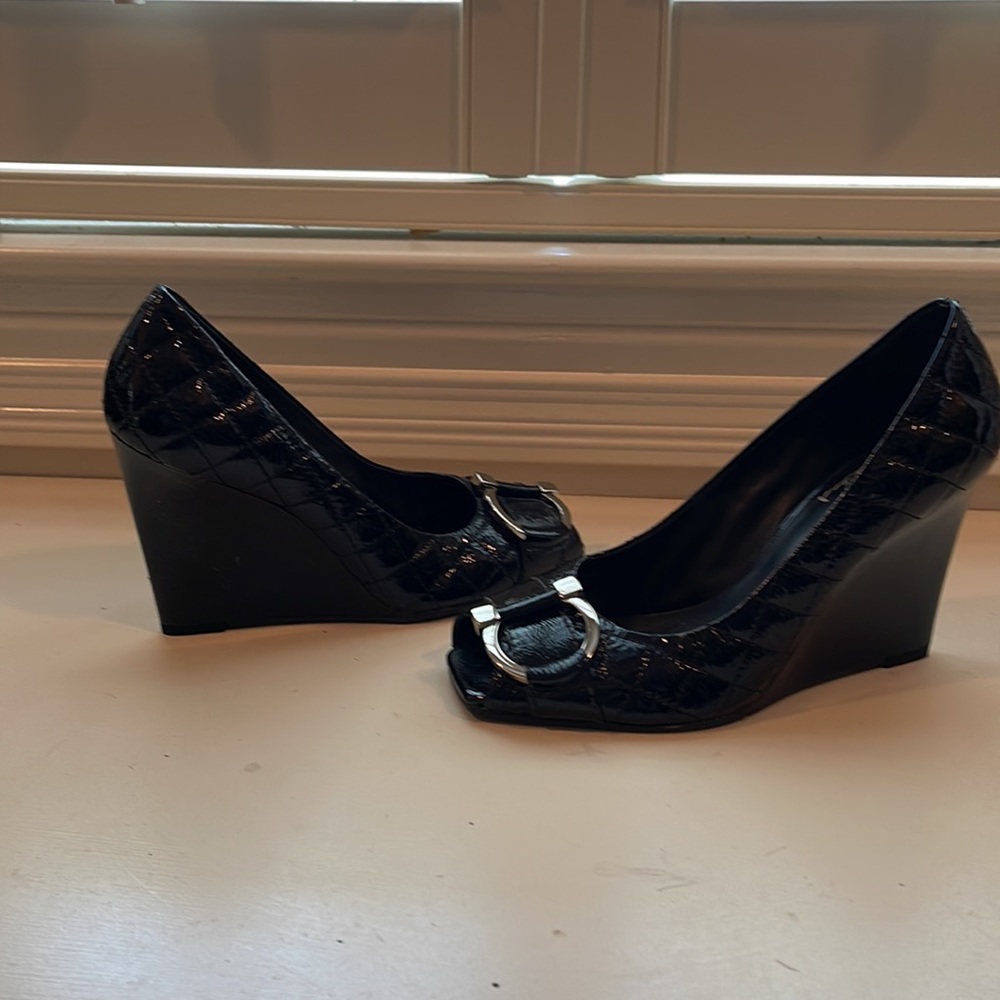j vincent blk patent quilted wedges - Picture 3 of 4